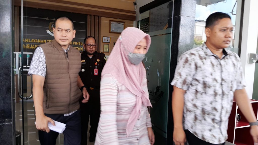 Kejari Magetan Jebloskan Koruptor PNPM Ke Rutan.