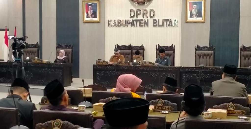 Bupati Blitar Rini Syarifah Jawab PU Fraksi Terhadap Ranperda LPJ&nbsp;2023.