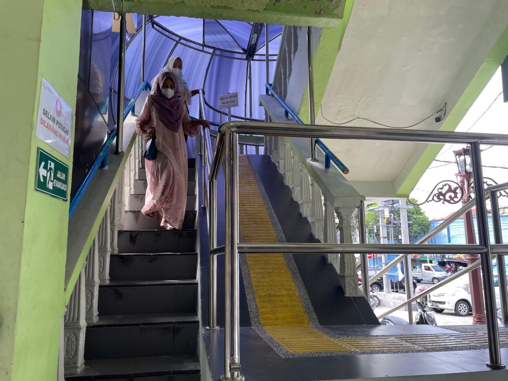 Hati-Hati, Jalur Disabilitas MPP Magetan&nbsp;Membahayakan.