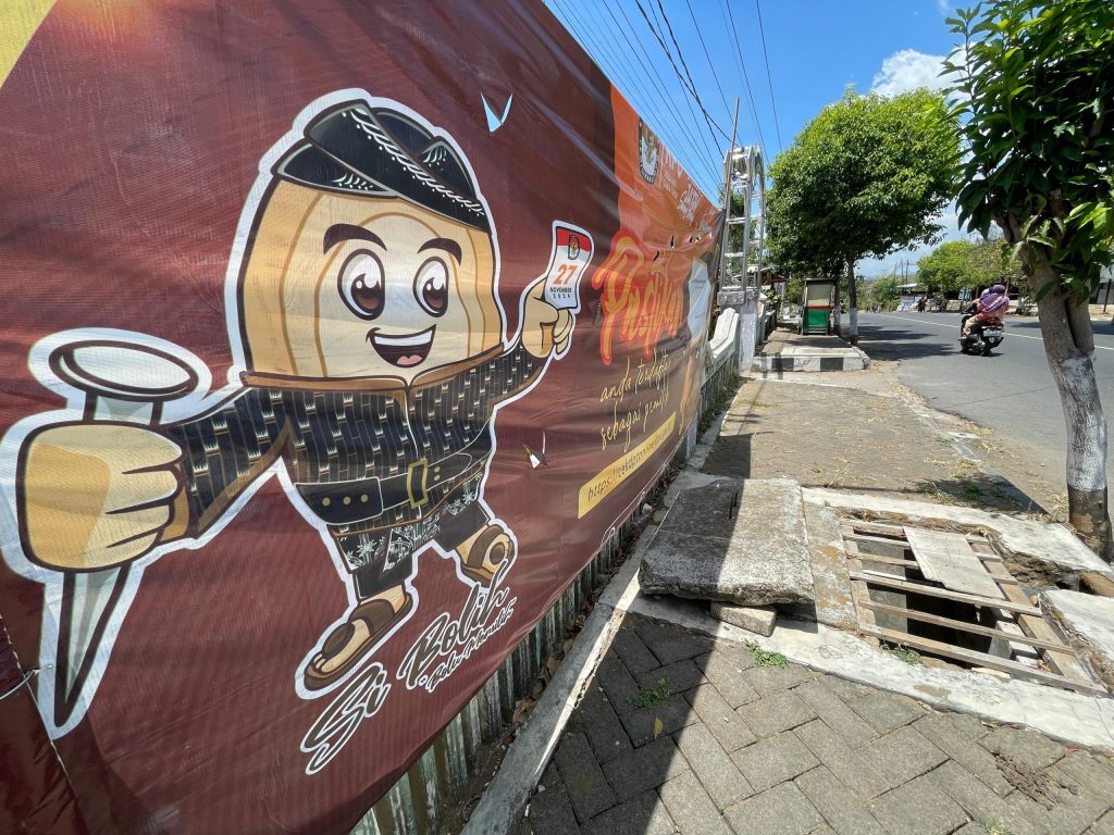 Si Bolih Ganti Baju, Anggaran Sosialisasi KPU Magetan Terancam Muspro.