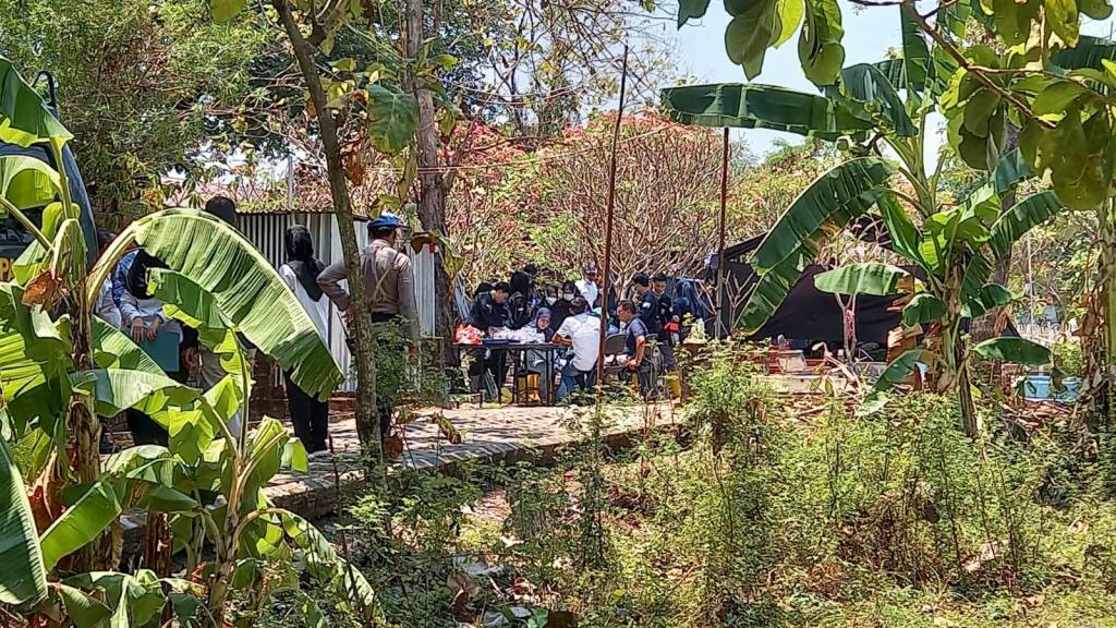 Polisi Bongkar Makam Siswi SMAN 3 Madiun Gelora Di Ngawi.