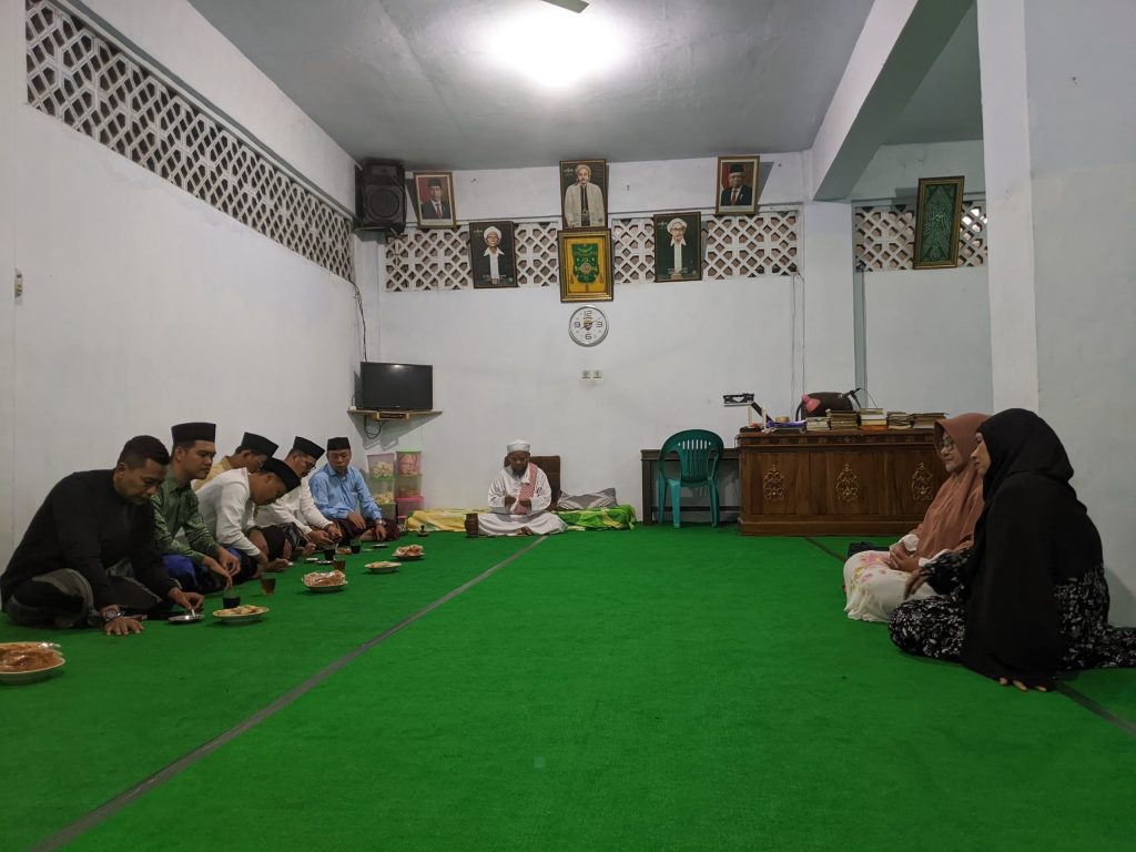 Maju Pilkada Magetan, Nanik Sumantri Minta Wejangan KH. Abdul Wahid.