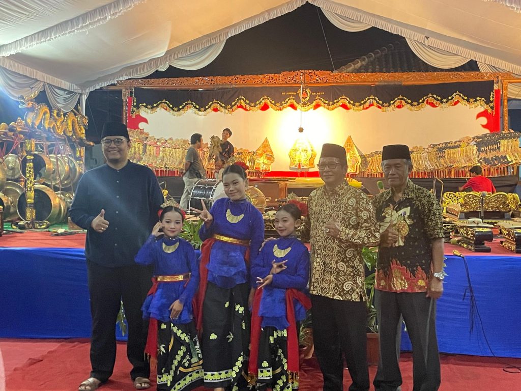 Warga Karangrejo Magetan Dihibur Wayang Kulit.